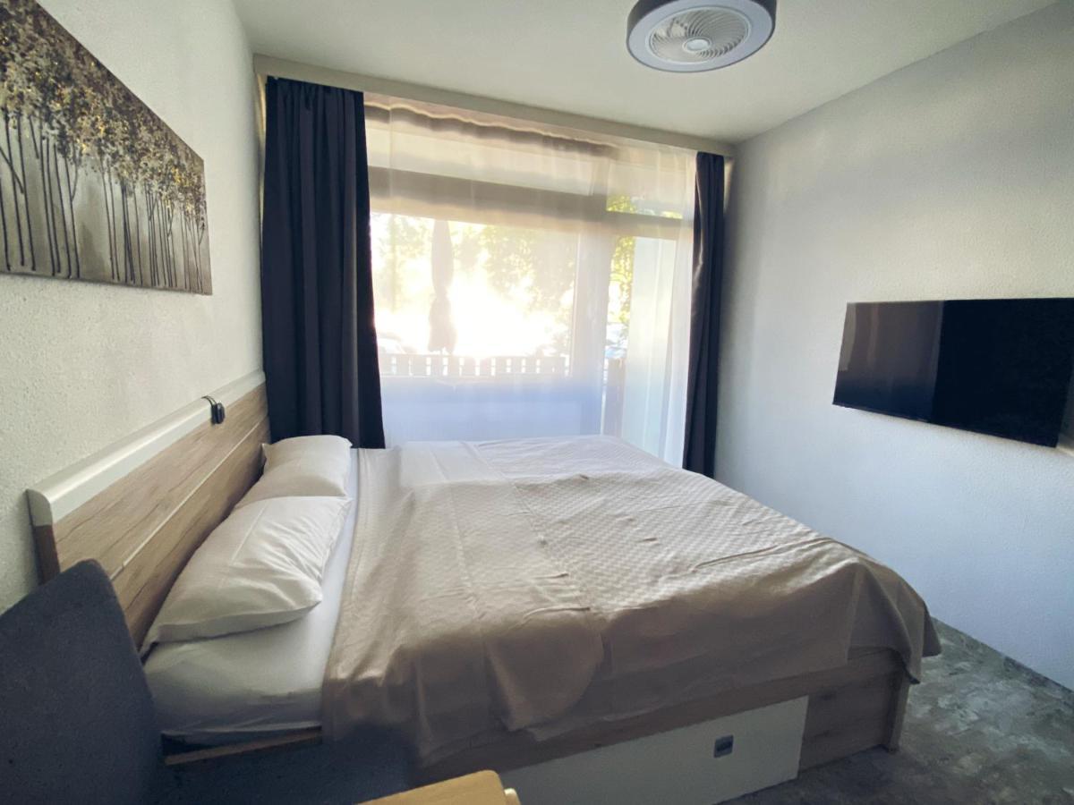 20qm Mit Balkon Und Innenpool - 22031 Apartment