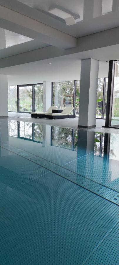 20qm Mit Balkon Und Innenpool - 22031 Schluchsee