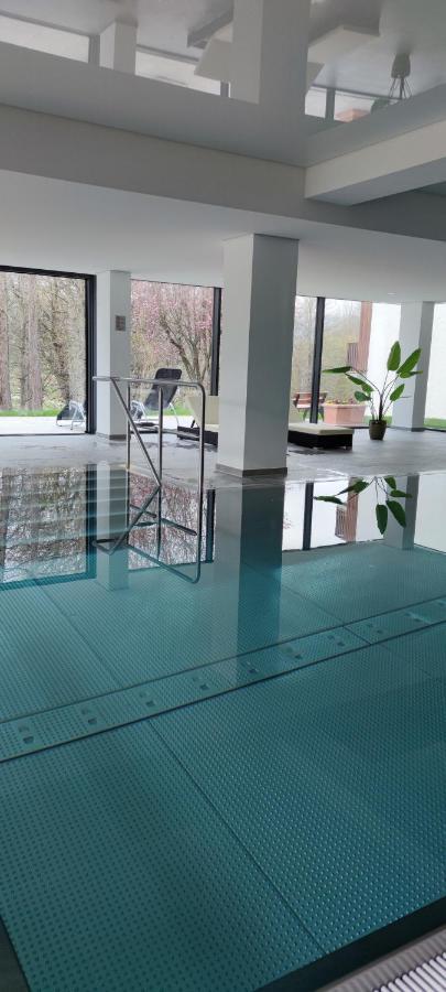 20qm Mit Balkon Und Innenpool - 22031 Schluchsee