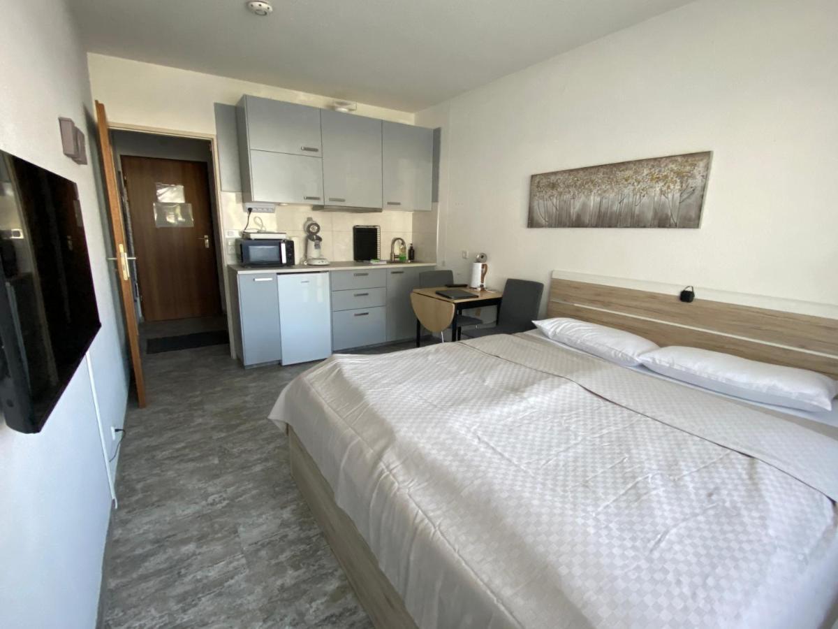 20qm Mit Balkon Und Innenpool - 22031 Schluchsee